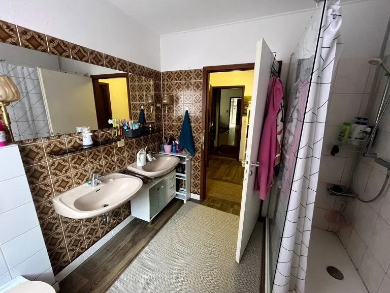 Immobilienangebot - Wiehl - Alle - Selbstnutzung oder Kapitalanlage -  Mehrgenerationenhaus 
in zentrumsnaher Lage von Wiehl!