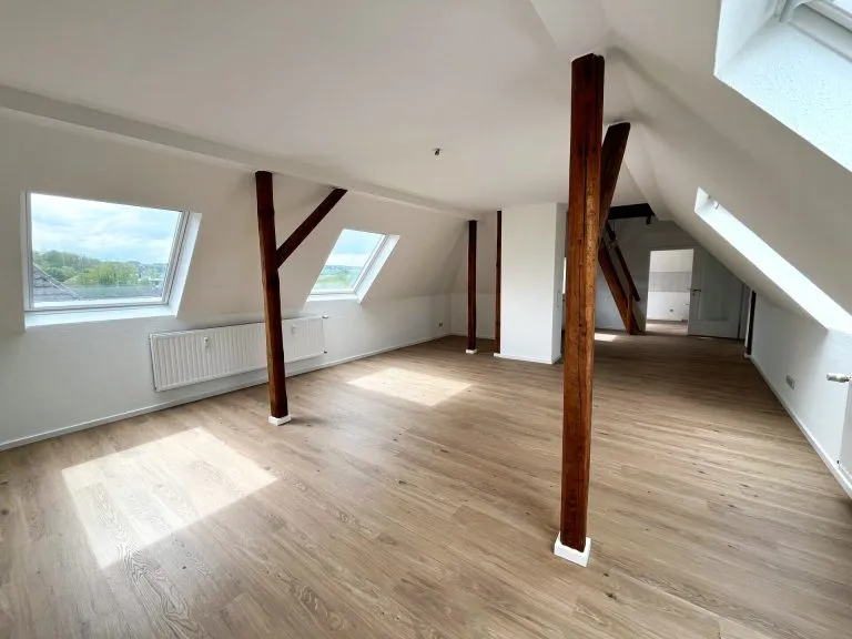 Immobilienangebot - Wissen - Alle - Stilvolle Gewerbefläche in Wissen – Moderne Büroeinheit mit Galerie, Balkon und Stellplatz