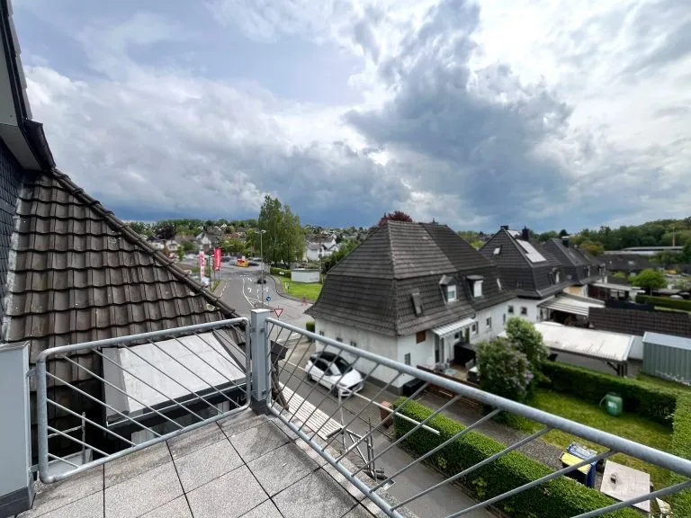 Immobilienangebot - Wissen - Alle - Stilvolle Gewerbefläche in Wissen – Moderne Büroeinheit mit Galerie, Balkon und Stellplatz