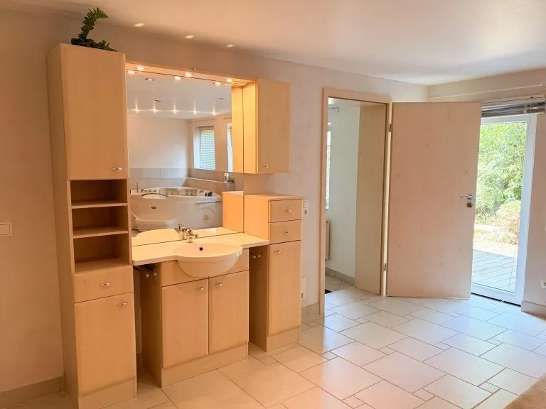 Immobilienangebot - Mündersbach - Alle - Barrierefreie Erdgeschosswohnung mit Sauna und großzügiger Terrasse nahe Hachenburg!
