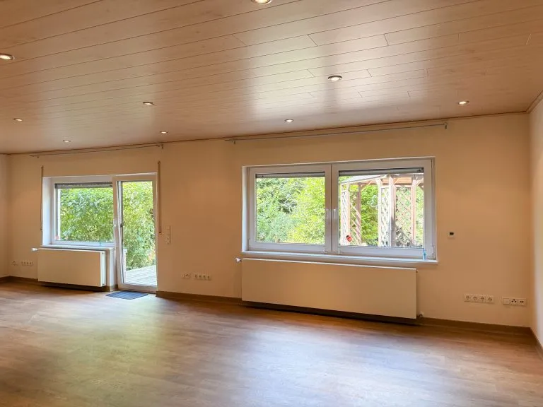 Immobilienangebot - Mündersbach - Alle - Barrierefreie Erdgeschosswohnung mit Sauna und großzügiger Terrasse nahe Hachenburg!