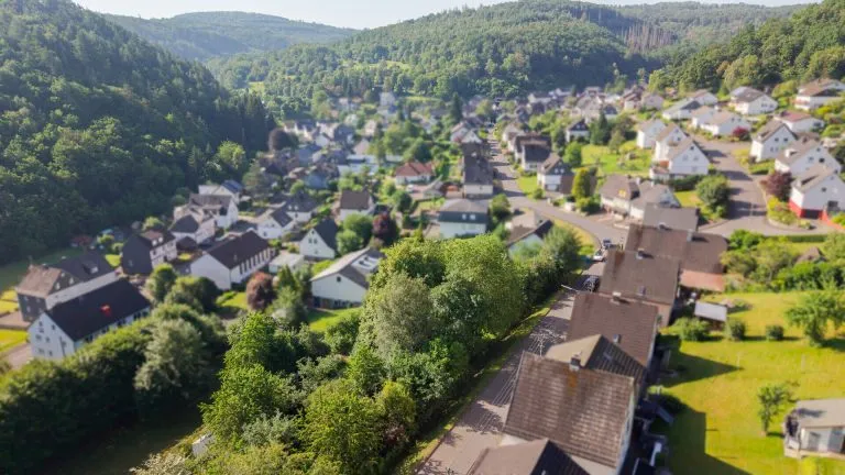 Immobilienangebot - Niederdreisbach - Alle - Attraktives Baugrundstück für Ihr Familiendomizil – im Ortskern gelegen!