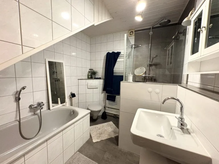 Immobilienangebot - Hamm VG - Alle - **RESERVIERT** 
Wahres Liebhaberobjekt: Ehemalige Dorfschule mit viel Platz und Mieteinnahmen!
