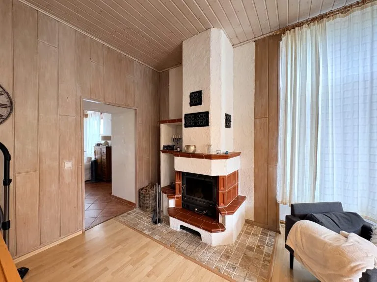 Immobilienangebot - Hamm VG - Alle - **RESERVIERT** 
Wahres Liebhaberobjekt: Ehemalige Dorfschule mit viel Platz und Mieteinnahmen!
