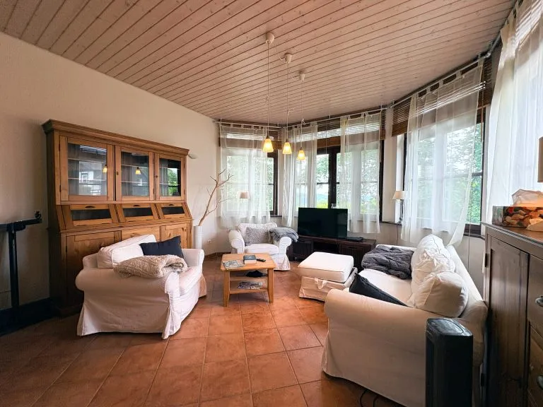 Immobilienangebot - Hamm VG - Alle - **RESERVIERT** 
Wahres Liebhaberobjekt: Ehemalige Dorfschule mit viel Platz und Mieteinnahmen!