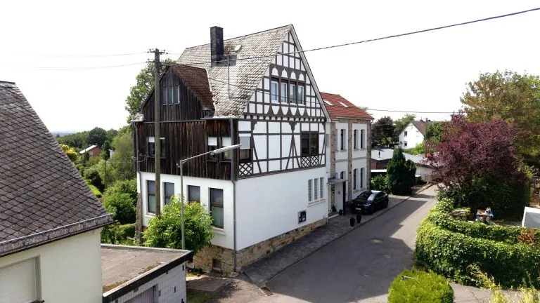 Immobilienangebot - Hamm VG - Alle - **RESERVIERT** 
Wahres Liebhaberobjekt: Ehemalige Dorfschule mit viel Platz und Mieteinnahmen!