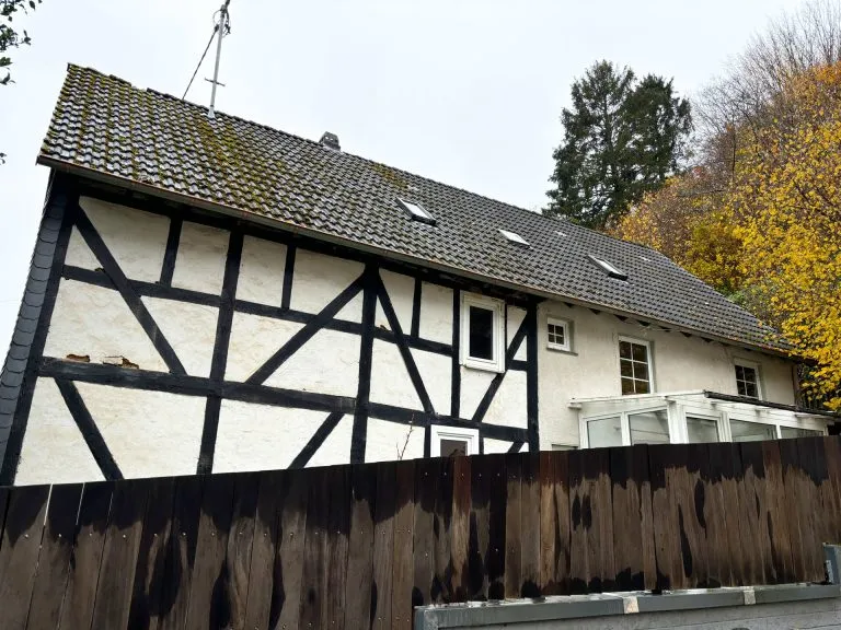 Immobilienangebot - Selbach - Alle - Platzwunder mit historischem Charme – Großzügiges Fachwerkhaus in familienfreundlicher Lage!