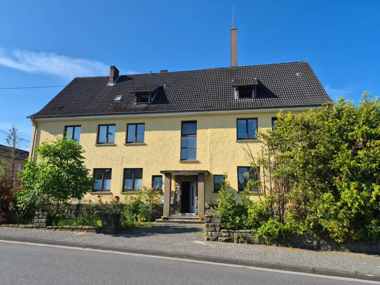 Immobilienangebot - Buchholz - Alle - Vielseitig nutzbar - Top-gepflegtes 5-Parteienhaus mit angrenzender Halle von 775 m² in Buchholz!
