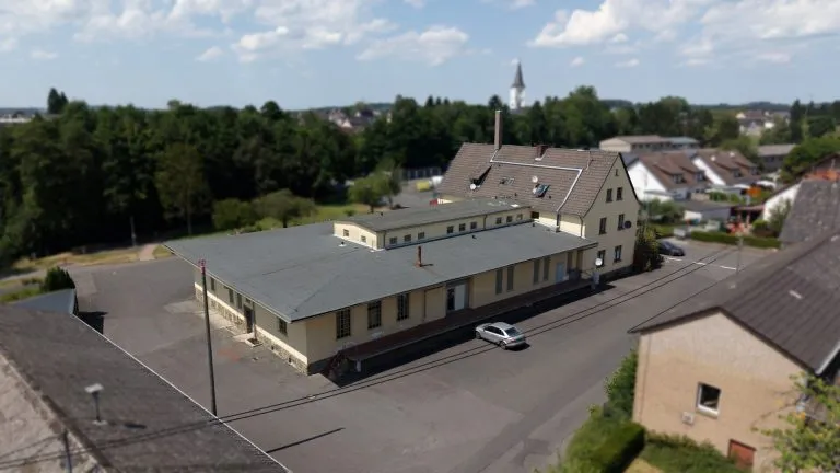 Immobilienangebot - Buchholz - Alle - Vielseitig nutzbar - Top-gepflegtes 5-Parteienhaus mit angrenzender Halle von 775 m² in Buchholz!