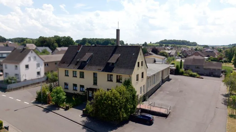 Immobilienangebot - Buchholz - Alle - Vielseitig nutzbar - Top-gepflegtes 5-Parteienhaus mit angrenzender Halle von 775 m² in Buchholz!