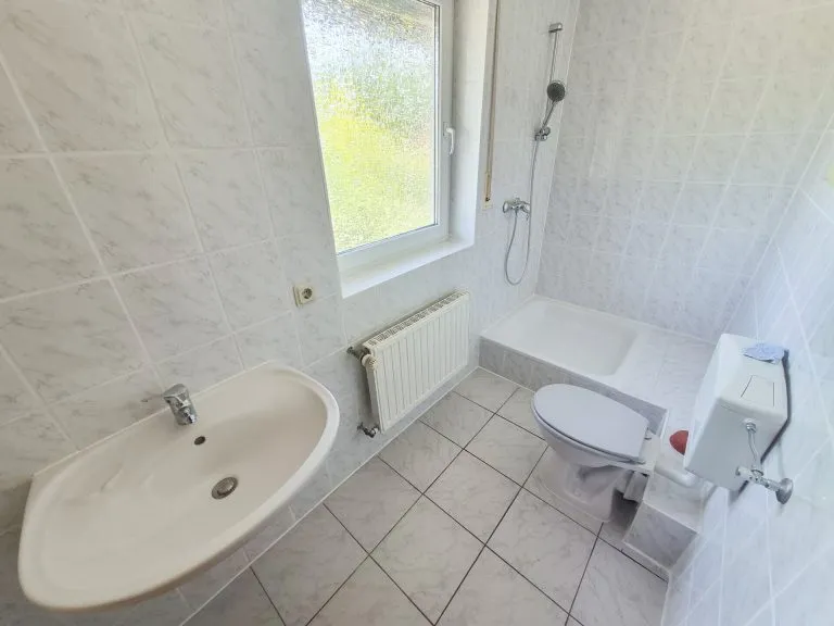 Immobilienangebot - Döttesfeld - Alle - Gepflegtes Reihenmittelhaus mit cleverem Eigentumskonzept und Garage - nähe Puderbach!