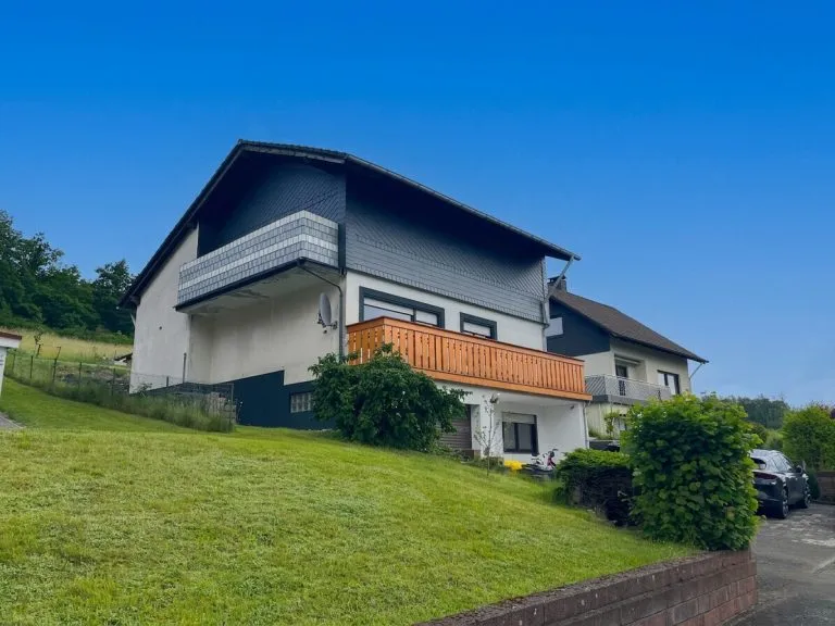Immobilienangebot - Netphen / Grissenbach - Alle - Gepflegtes Einfamilienhaus mit viel Platz und schöner Terrasse in Netphen / Grissenbach!