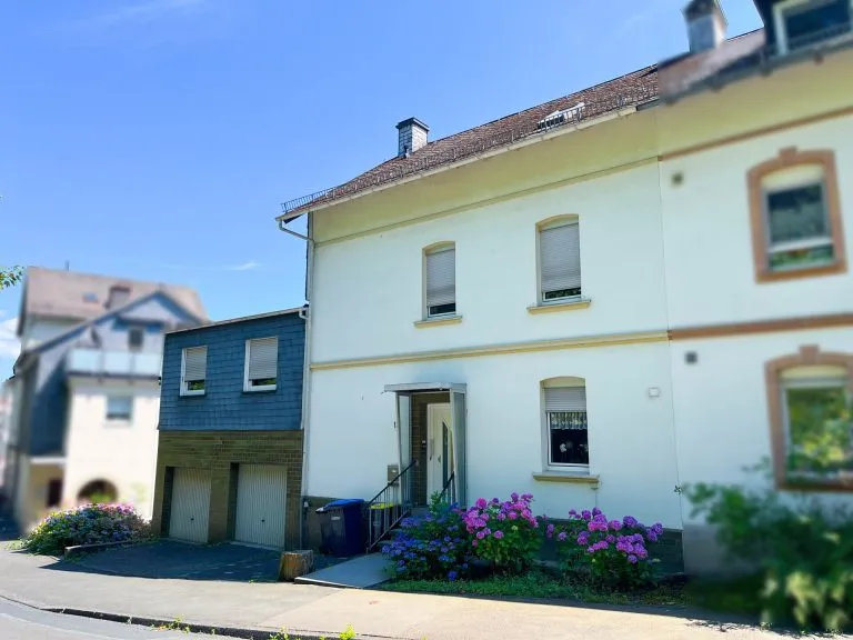 Immobilienangebot - Siegen - Alle - Schöne Doppelhaushälfte mit großem Garten in Siegen!