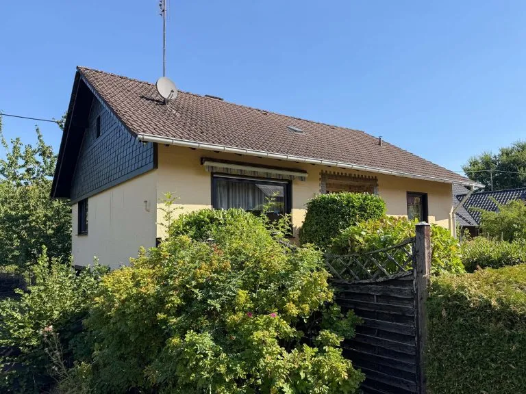 Immobilienangebot - Windeck VG - Alle - Gemütliches Einfamilienhaus mit Kamin und großem Grundstück in naturnaher Lage!