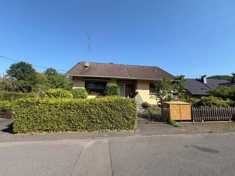 Immobilienangebot - Windeck VG - Alle - Gemütliches Einfamilienhaus mit Kamin und großem Grundstück in naturnaher Lage!