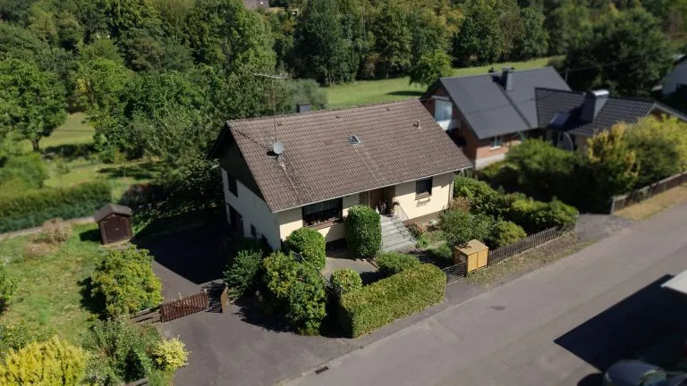 Immobilienangebot - Windeck VG - Alle - Gemütliches Einfamilienhaus mit Kamin und großem Grundstück in naturnaher Lage!