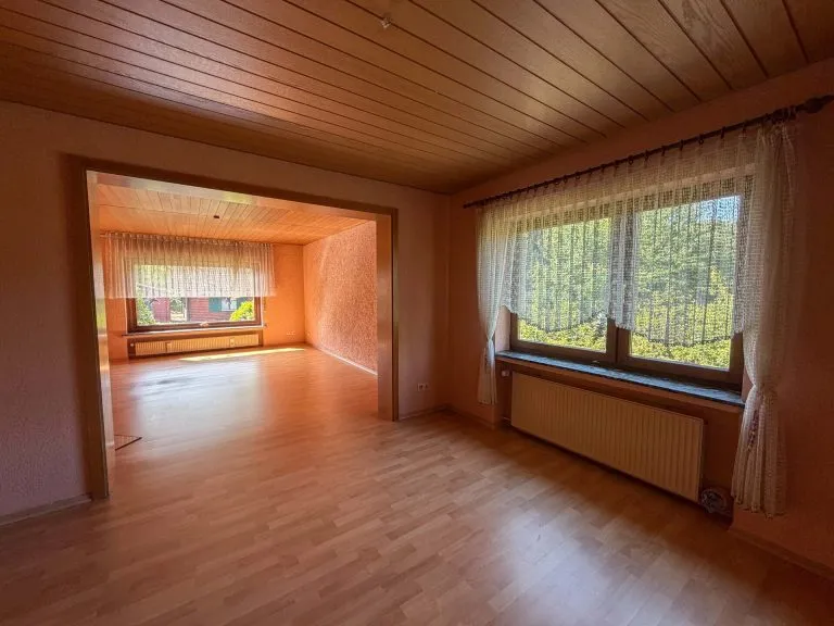 Immobilienangebot - Windeck VG - Alle - Gemütliches Einfamilienhaus mit Kamin und großem Grundstück in naturnaher Lage!