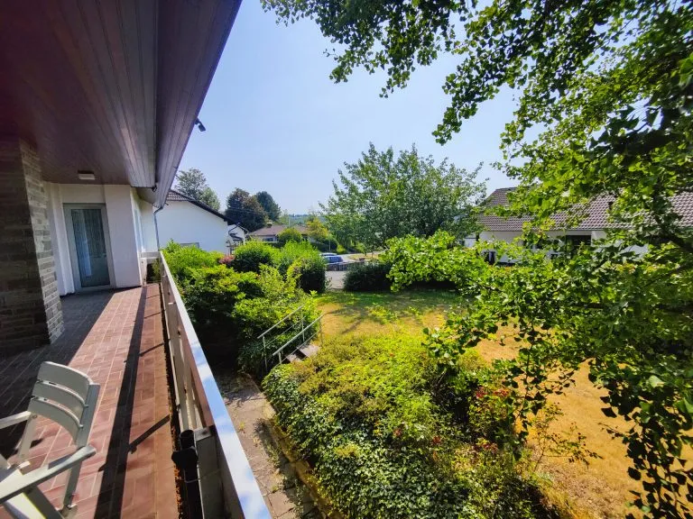 Immobilienangebot - Altenkirchen - Alle - ***Reserviert***Geräumiger Bungalow mit Pool, Doppelgarage und Photovoltaikanlage in Ortsrandlage von Altenkirchen!