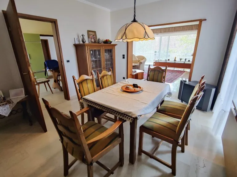 Immobilienangebot - Altenkirchen - Alle - ***Reserviert***Geräumiger Bungalow mit Pool, Doppelgarage und Photovoltaikanlage in Ortsrandlage von Altenkirchen!