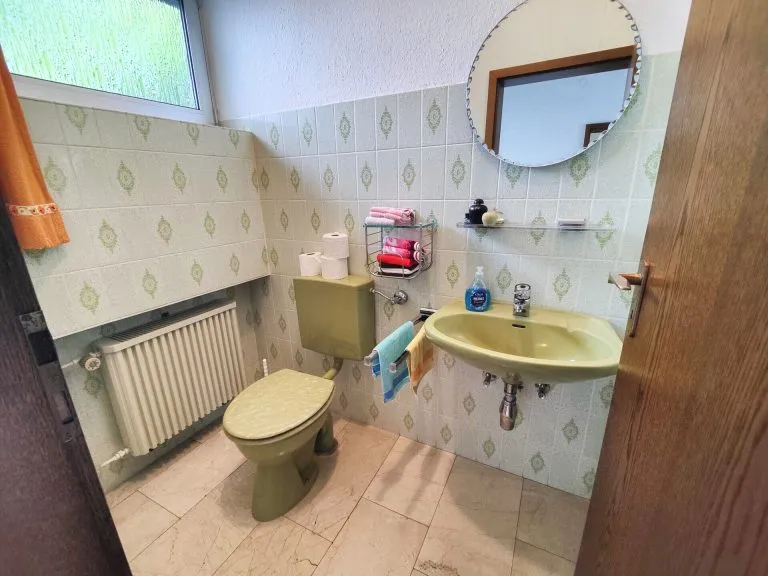 Immobilienangebot - Altenkirchen - Alle - ***Reserviert***Geräumiger Bungalow mit Pool, Doppelgarage und Photovoltaikanlage in Ortsrandlage von Altenkirchen!