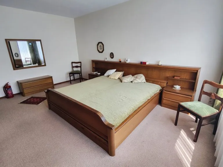 Immobilienangebot - Altenkirchen - Alle - ***Reserviert***Geräumiger Bungalow mit Pool, Doppelgarage und Photovoltaikanlage in Ortsrandlage von Altenkirchen!