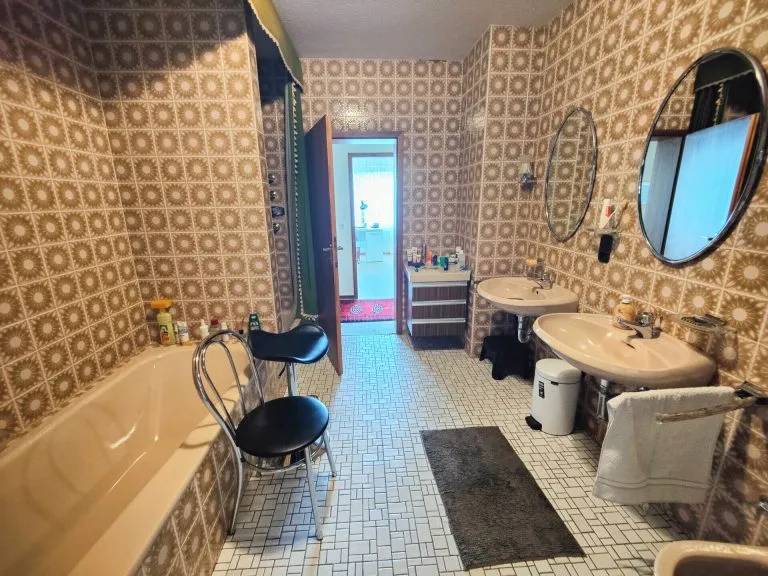 Immobilienangebot - Altenkirchen - Alle - ***Reserviert***Geräumiger Bungalow mit Pool, Doppelgarage und Photovoltaikanlage in Ortsrandlage von Altenkirchen!
