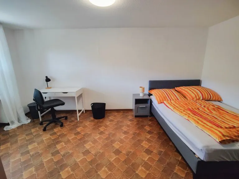 Immobilienangebot - Altenkirchen - Alle - ***Reserviert***Geräumiger Bungalow mit Pool, Doppelgarage und Photovoltaikanlage in Ortsrandlage von Altenkirchen!