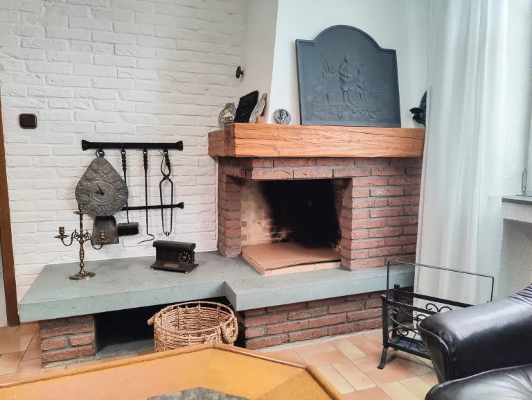 Immobilienangebot - Altenkirchen - Alle - ***Reserviert***Geräumiger Bungalow mit Pool, Doppelgarage und Photovoltaikanlage in Ortsrandlage von Altenkirchen!