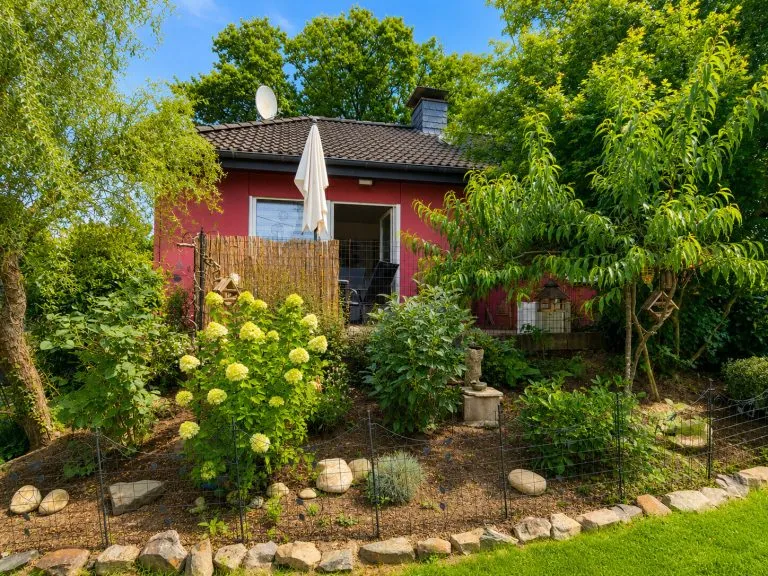 Immobilienangebot - Altenkirchen VG - Alle - Gepflegtes Einfamilienhaus mit Garage und liebevoll angelegtem Garten!