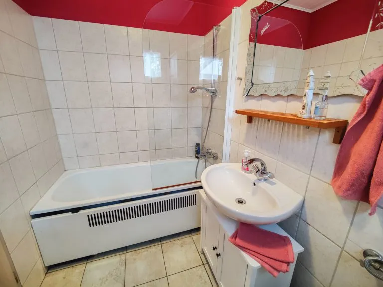 Immobilienangebot - Altenkirchen VG - Alle - Gepflegtes Einfamilienhaus mit Garage und liebevoll angelegtem Garten!