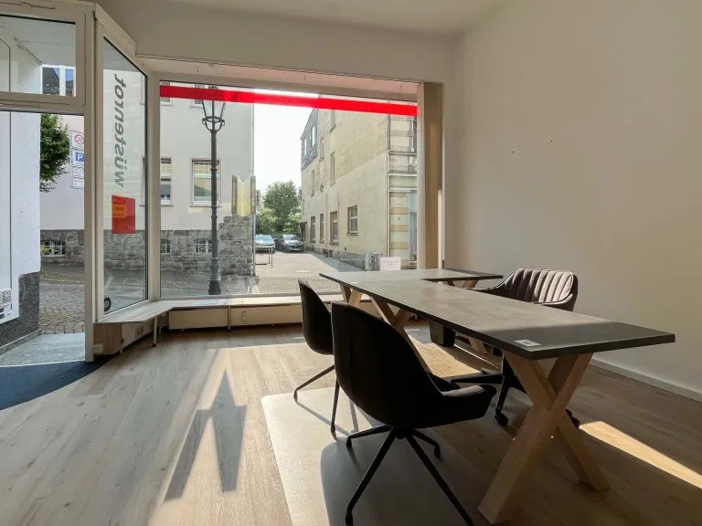 Immobilienangebot - Wissen - Alle - Top-gelegene Ladenfläche in der Wissener Fußgängerzone!
(klein, zentral und stark frequentiert)
