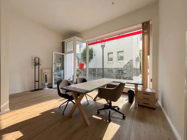 Immobilienangebot - Wissen - Alle - Top-gelegene Bürofläche in der Wissener Fußgängerzone!
(klein, zentral und gut frequentiert)