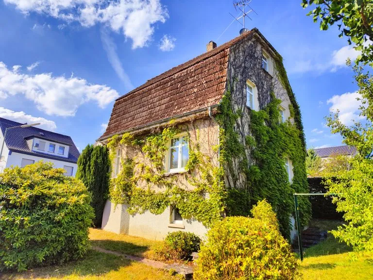 Immobilienangebot - Altenkirchen - Alle - Einfamilienhaus mit Garage in zentrumsnaher Ortsrandlage von Altenkirchen!