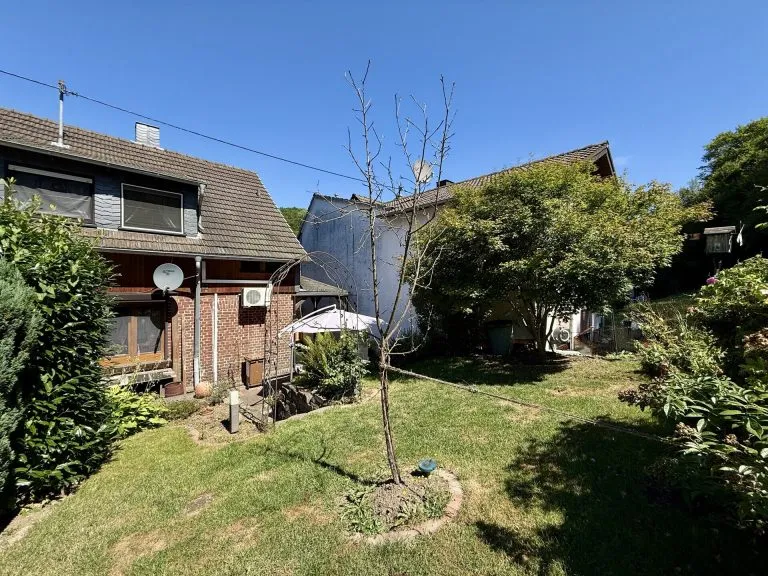 Immobilienangebot - VG Kirchen - Alle - Wohnen mit Charme – gepflegte Doppelhaushälfte in ruhiger Lage!
