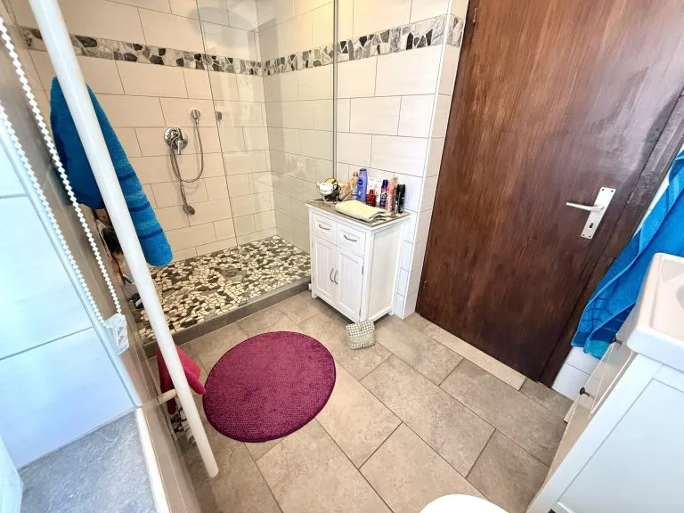 Immobilienangebot - Herdorf - Alle - Wohlfühlen in zentraler Lage - gepflegte Doppelhaushälfte mit Garten und Terrasse!