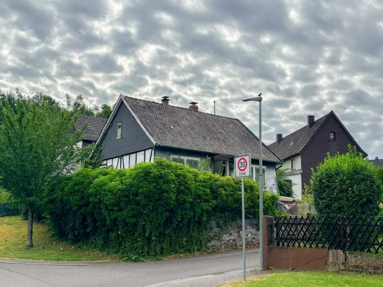 Immobilienangebot - Hamm (Sieg) - Alle - Abrissobjekt für Ihr Neubauprojekt - Grundstück in zentraler Lage von Hamm (Sieg)!