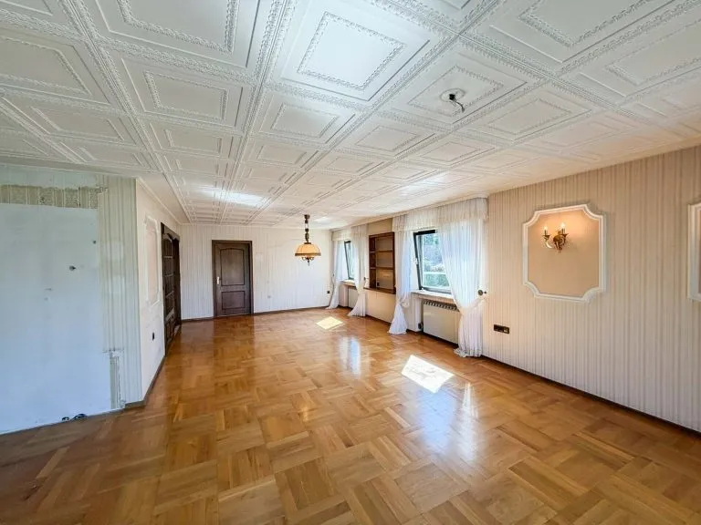 Immobilienangebot - Bitzen - Alle - Renovierungsbedürftiger Bungalow mit Sauna & Schwimmbad - nahe Hamm (Sieg)!