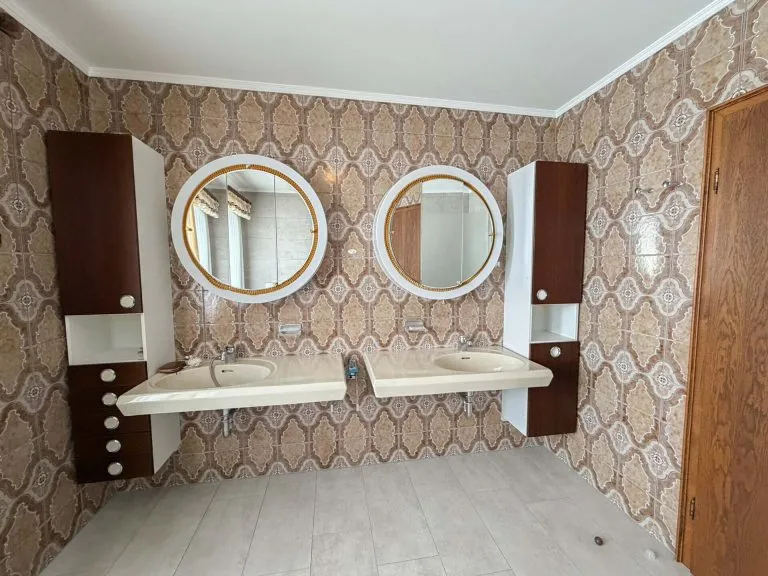 Immobilienangebot - Bitzen - Alle - Renovierungsbedürftiger Bungalow mit Sauna & Schwimmbad - nahe Hamm (Sieg)!