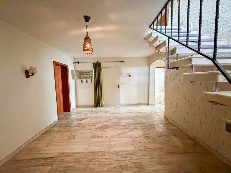 Immobilienangebot - Bitzen - Alle - Renovierungsbedürftiger Bungalow mit Sauna & Schwimmbad - nahe Hamm (Sieg)!