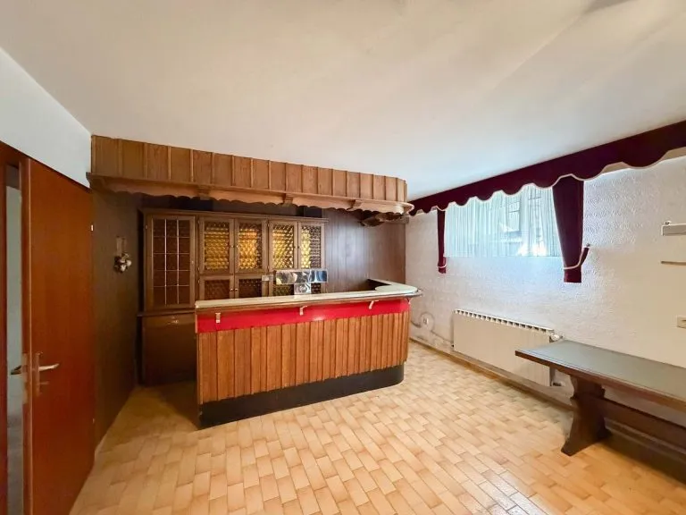 Immobilienangebot - Bitzen - Alle - Renovierungsbedürftiger Bungalow mit Sauna & Schwimmbad - nahe Hamm (Sieg)!