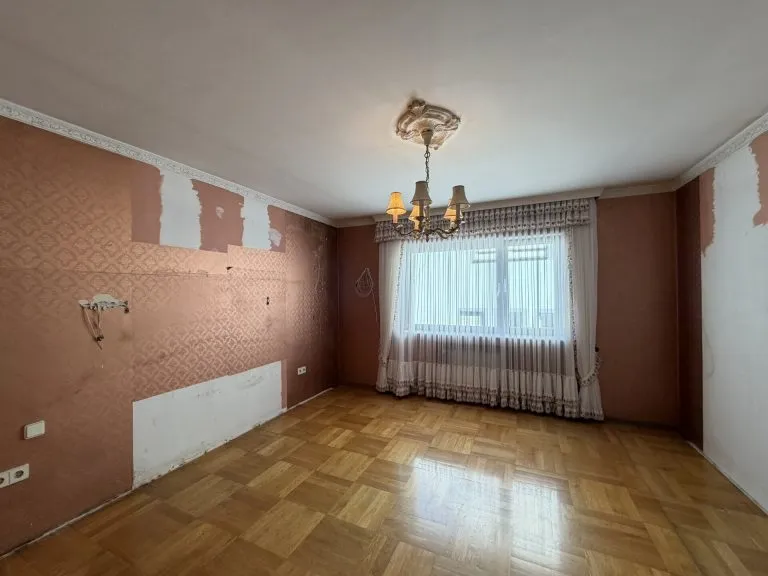 Immobilienangebot - Bitzen - Alle - Renovierungsbedürftiger Bungalow mit Sauna & Schwimmbad - nahe Hamm (Sieg)!
