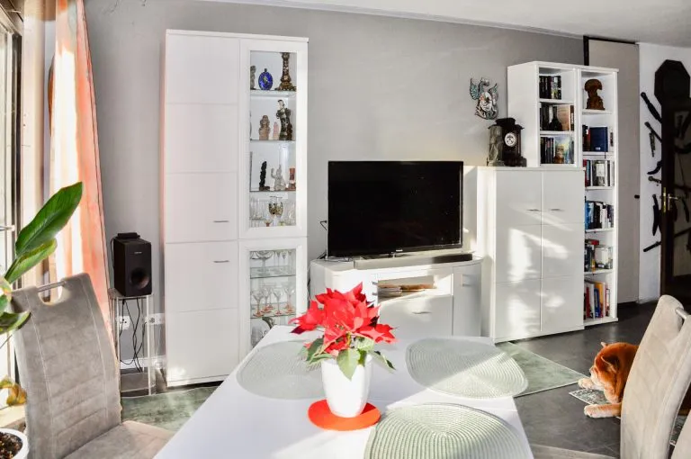 Immobilienangebot - Bergisch Gladbach ST - Alle - ***RESERVIERT***
Ideal für Kapitalanleger: Langjährig vermietete 2 ZKB-Eigentumswohnung mit TG-Stellplatz auf Erbpachtgrundstück!