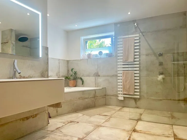 Immobilienangebot - Gummersbach - Alle - Haus im Haus - Luxuriöse, anspruchsvoll ausgestattete Erdgeschosswohnung mit zwei Wohnbereichen!