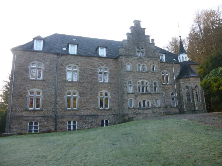 Immobilienangebot - Morsbach - Alle - Wohnen zur Miete in einer Burg?
4-Zimmer Wohnung in der Burg Volperhausen!
