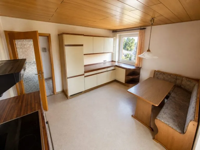 Immobilienangebot - Kadenbach - Alle - Gepflegtes Zweifamilienhaus mit Fernblick auf großem Grundstück in ruhiger Lage bei Montabaur!