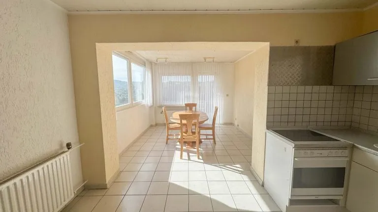 Immobilienangebot - Kadenbach - Alle - Gepflegtes Zweifamilienhaus mit Fernblick auf großem Grundstück in ruhiger Lage bei Montabaur!