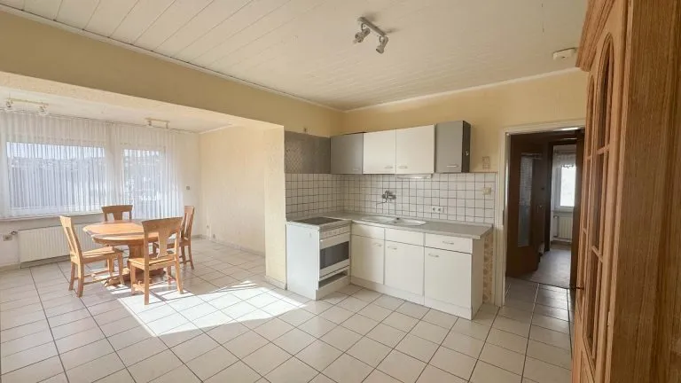 Immobilienangebot - Kadenbach - Alle - Gepflegtes Zweifamilienhaus mit Fernblick auf großem Grundstück in ruhiger Lage bei Montabaur!