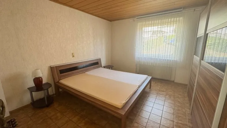 Immobilienangebot - Kadenbach - Alle - Gepflegtes Zweifamilienhaus mit Fernblick auf großem Grundstück in ruhiger Lage bei Montabaur!