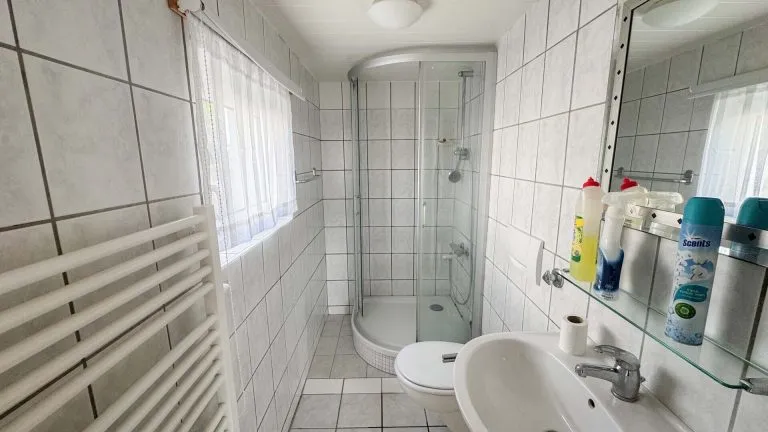 Immobilienangebot - Kadenbach - Alle - Gepflegtes Zweifamilienhaus mit Fernblick auf großem Grundstück in ruhiger Lage bei Montabaur!