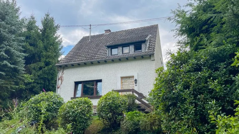 Immobilienangebot - Hausen (Wied) - Alle - ***REDUZIERT***Gemütliches Einfamilienhaus mit viel Potenzial in naturnaher Lage in Hausen (Westerwald) zu verkaufen!